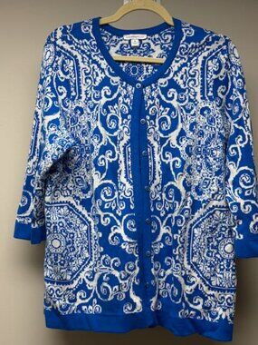 Gorgeous Women's 1X Isaac Mizrahi Live 3/4 sleeve blue/white cardigan sweater.
